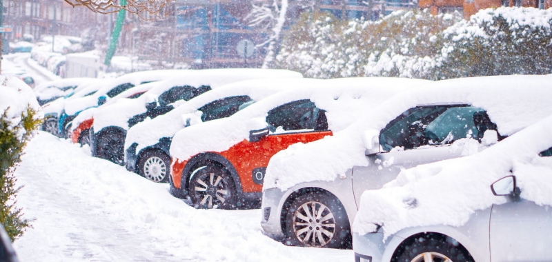 Как быстро очистить авто от снега и льда: простые советы