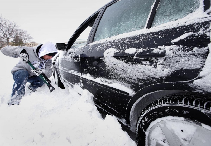Как быстро очистить авто от снега и льда: простые советы