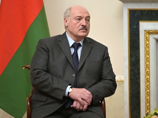 Лукашенко пригрозил стянуть на границу с Украиной «контингент белорусской армии»
