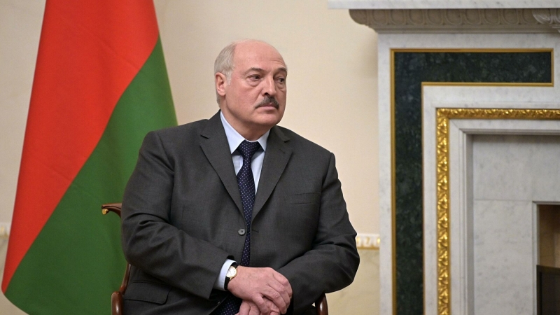 Лукашенко рассказал, при каком условии признает передачу власти