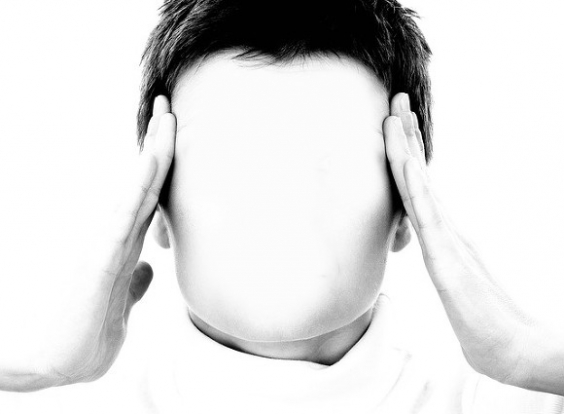Названы пять признаков головной боли, которые требуют срочной медпомощи