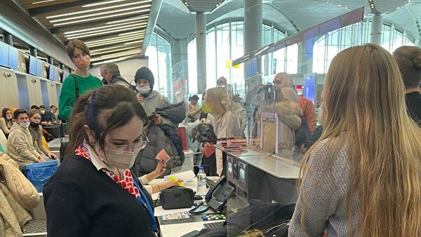 "Нельзя обменять билеты": муфтий рассказал о проблемах у россиян в Стамбуле