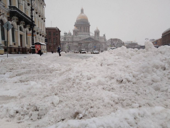 Петербуржцы напомнили Смольному об опасности неубранного снега и гололеда