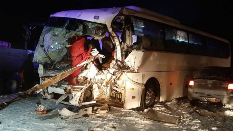 Появилось фото с места смертельной аварии автобуса и грузовика в Татарстане
