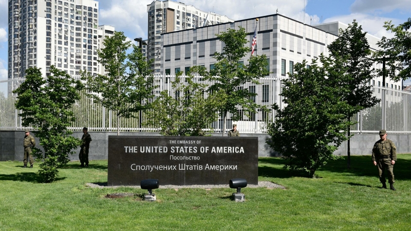 Посольство США в Минске призвало американцев "проявлять бдительность"