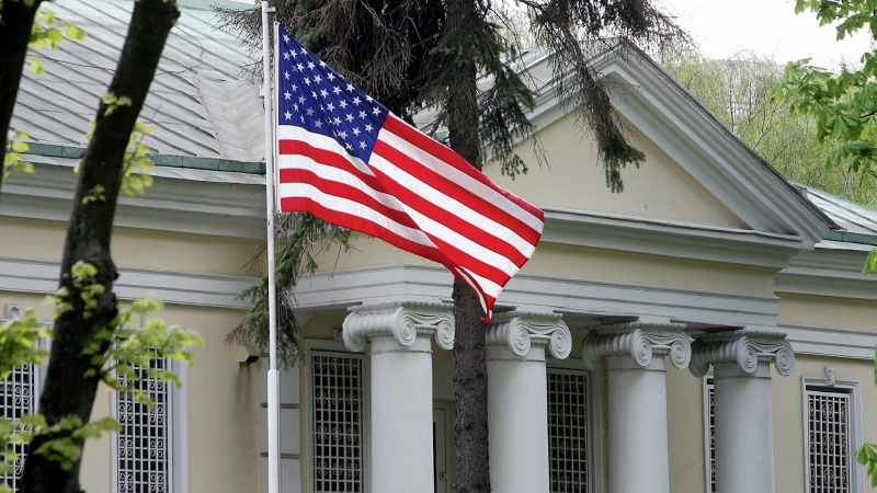 Посольство США в Минске призвало американцев "проявлять бдительность"