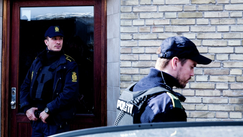 Посольство в Латвии выясняет, задерживали ли россиян за шпионаж