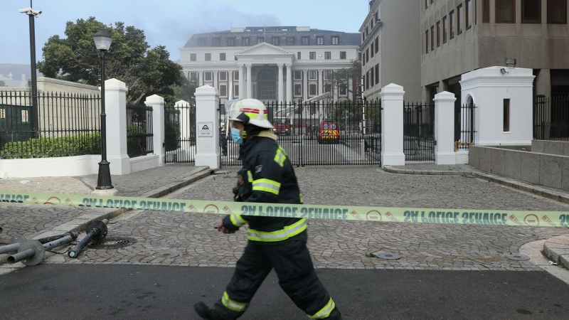 Пожар уничтожил зал заседаний нижней палаты парламента ЮАР