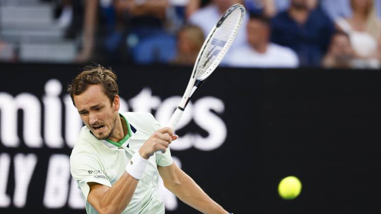 Российский теннисист Медведев сократил отставание от Джоковича в рейтинге ATP