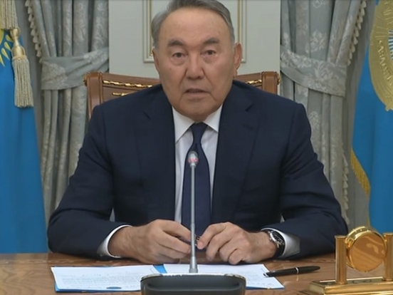 Стало известно, почему дочь Назарбаева не пришла на заседание парламента
