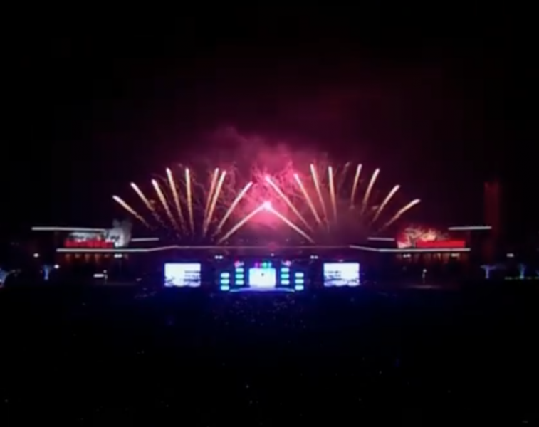 Световые шоу, фейерверки и концерты под открытым небом: как Украина и мир встретили Новый год 2022. Фото и видео