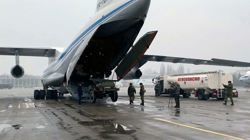 Таджикские миротворцы вылетели в Казахстан на российских Ил-76