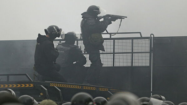 В Алма-Ате слышны выстрелы и взрывы, сообщили СМИ