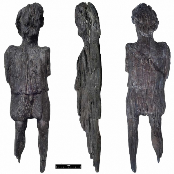 В Британии во время раскопок обнаружили древнеримскую фигурку из дерева, которая сохранилась чудом. Фото
