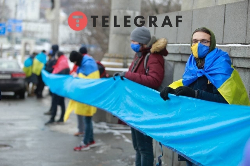 В Киеве два берега Днепра, а также Софийскую и Михайловску площади объединили ''живыми цепями''. Фото и видео