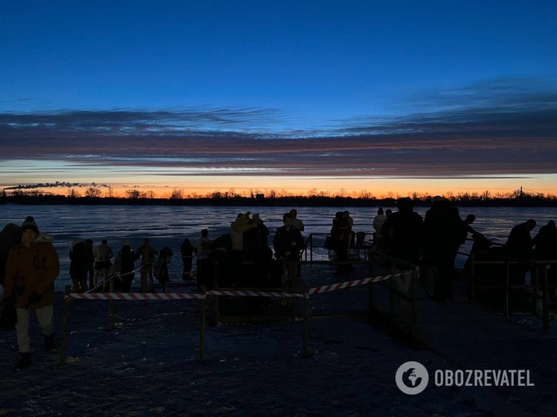 В Киеве начали праздновать Крещение: в местах купания дежурят спасатели и медики. Фото и видео