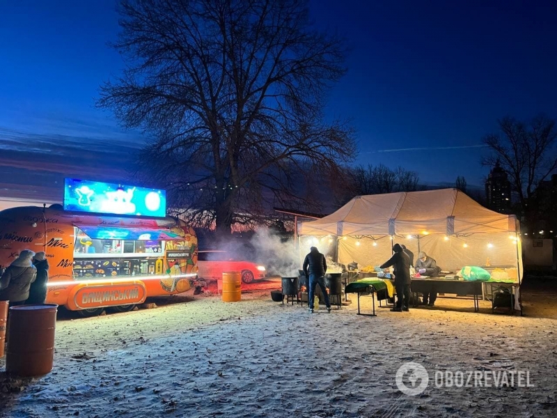 В Киеве начали праздновать Крещение: в местах купания дежурят спасатели и медики. Фото и видео