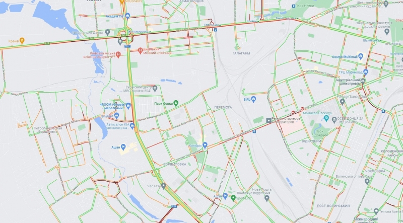 В Киеве снегопад спровоцировал многочисленные пробки: где не проехать. Карта