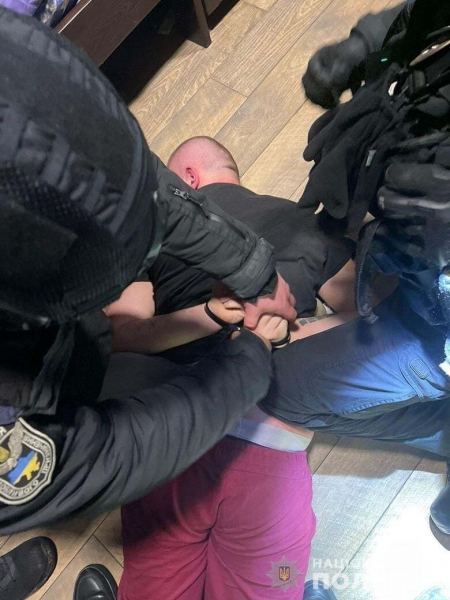 В Киеве совершили нападение на известного журналиста: его избили и ограбили. Фото и видео