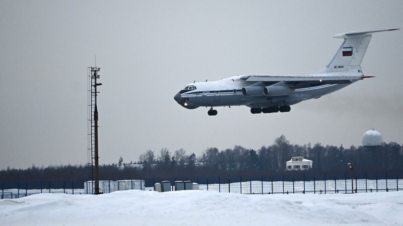 Военно-транспортный самолет с россиянами на борту вылетел из Алма-Аты