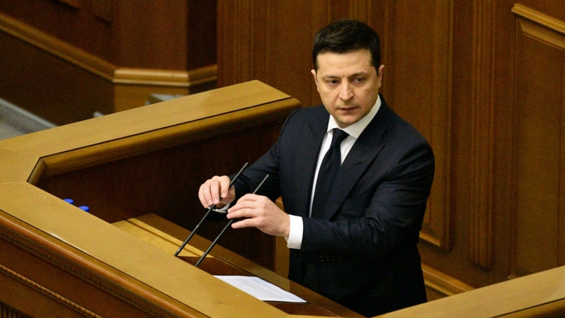 Зеленский поручил ввести ограничения для олигархов за пределами Украины