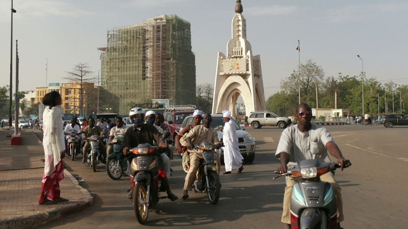 Жители Мали провели многотысячный митинг в поддержку России
