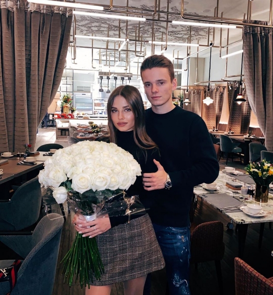 21-летний сын певицы Валерии объявил о помолвке