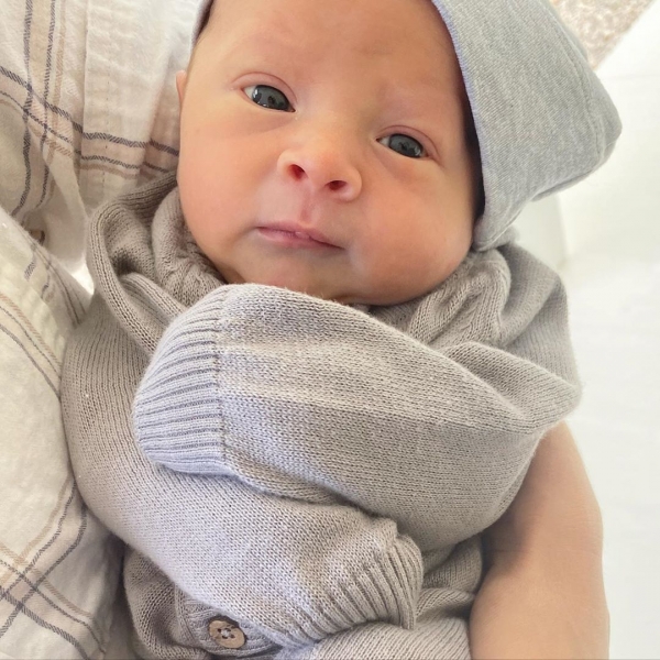 Алек и Хилария Болдуин показали лицо новорожденного сына: трогательные фото