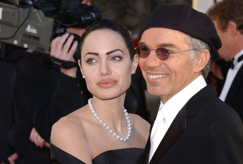 Анджелина Джоли ищет утешения у бывшего мужа после развода