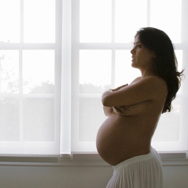 Беременная и обнаженная: Сальма Хайек показала архивное фото в честь дня рождения дочери