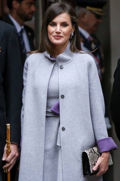 Королева Испании надела юбку, которая делает бедра необъятными
