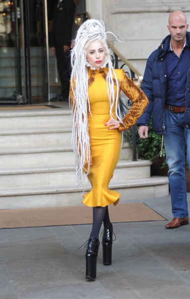 «Королева монстров» Леди Гага смыла макияж, и ее не узнали фанаты