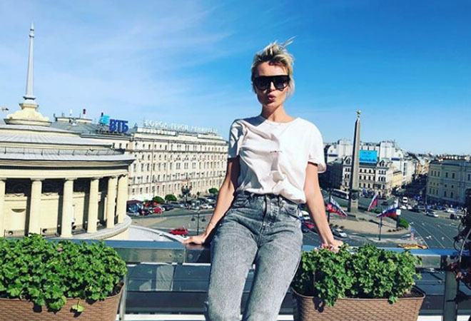 Нонна Гришаева сделала дерзкое фото в мини-шортах