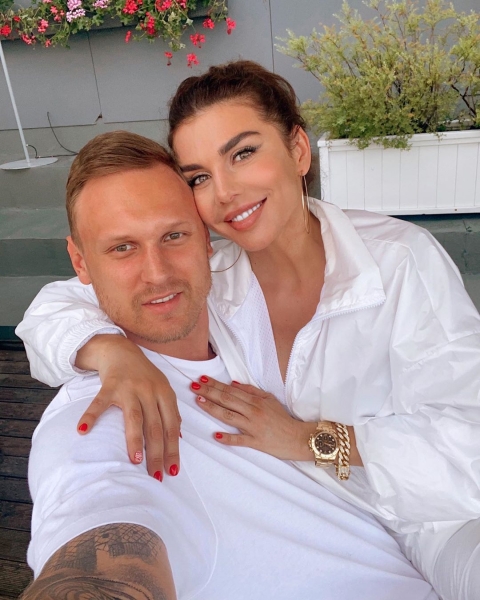 Обнаженная Седокова рассказала, что обязан уметь будущий муж