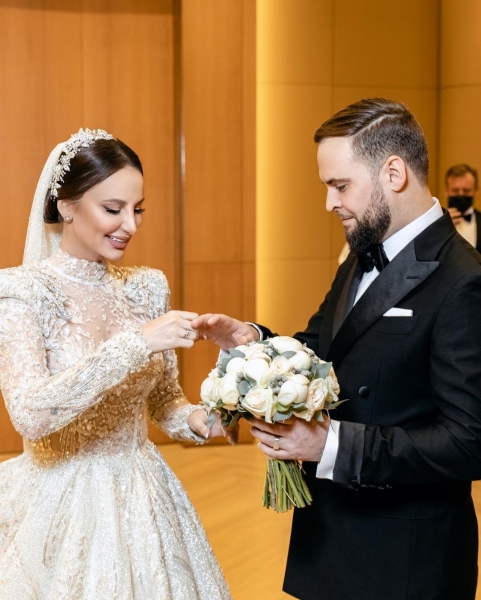 Певица Asti тайно вышла замуж за московского бизнесмена