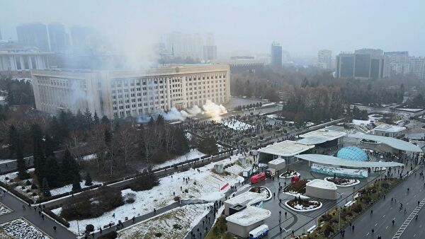 В казахстанском Таразе сожгли три полицейских здания