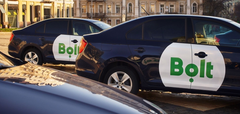 В Киеве водитель такси Bolt избил и оскорбил пассажира: в компании отреагировали