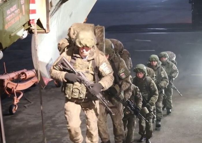Волошин: под видом миротворцев Россия первым запускает спецназ ГРУ и ВДВ