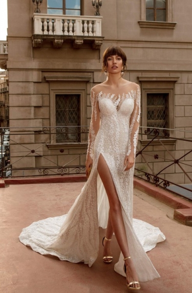 Ждала 6 лет, но не вытерпела: Жена Адама Левина впервые показала свадебное платье