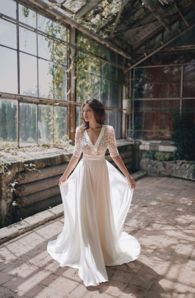 Ждала 6 лет, но не вытерпела: Жена Адама Левина впервые показала свадебное платье